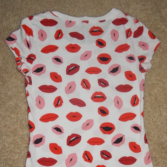 Wound Up Red and Pink Lips Short Sleeve Tee - Picture 6 of 8